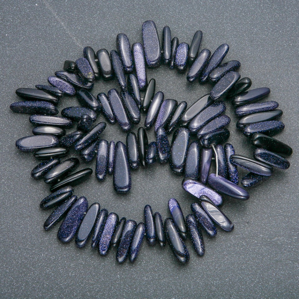 Nici z naturalnego kamienia awenturyt Noc Kaïra – drobina «igła», średnica 20×6 mm, długość 41 cm +