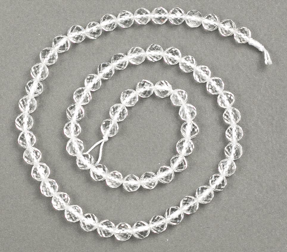 Koraliki z kamienia naturalnego – kryształ górski, fasetowana kulka, średnica 6 mm, długość około 38 cm +