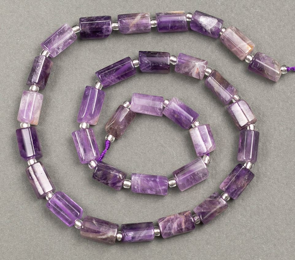 Koraliki na nitce z naturalnego ametystu fasetowane 10×6 mm, długość 39 cm ± z koralikami 3×2 mm