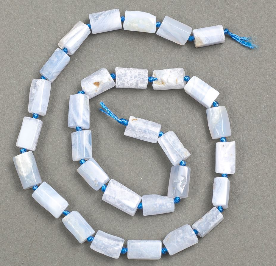 Koraliki na nitce z naturalnego kamienia – błękitny agat, szlifowany, średnica 12-11×7-6 mm, długość 40 cm+