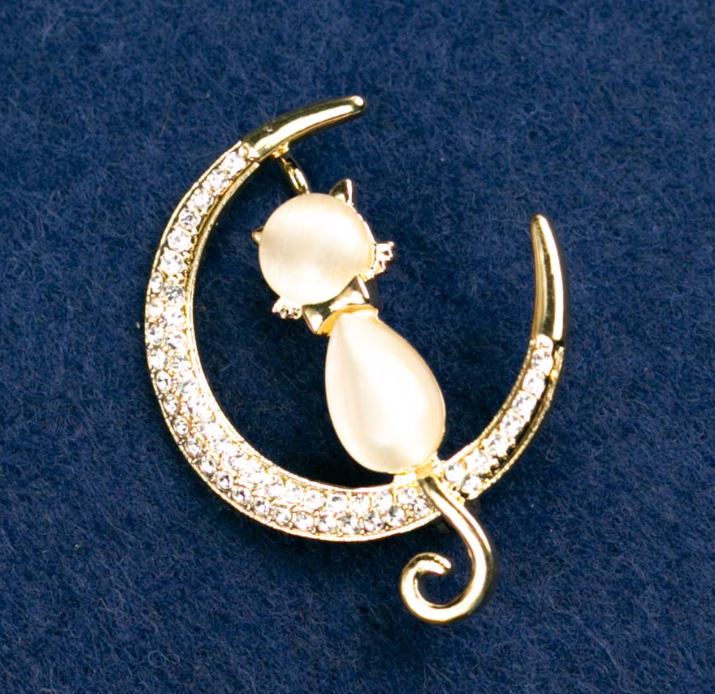 Broszka Kotek z kocim okiem, kolor biały, z białymi kryształami, 39×31 mm, żółty metal