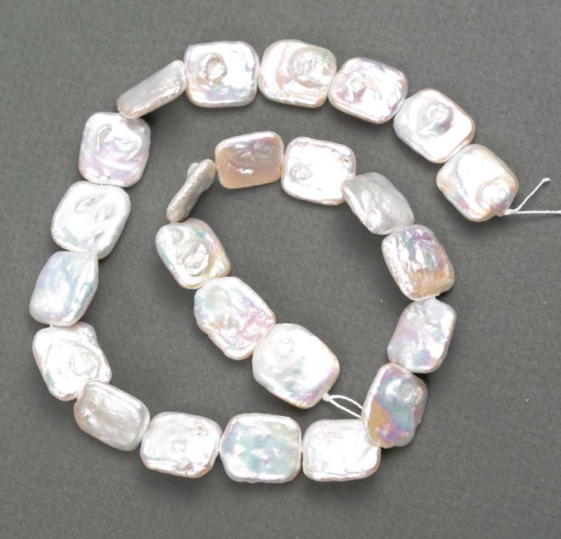 Barokowe perły z odcieniem «benzyna» o średnicy 15-17×13-16 mm, długość 38 cm