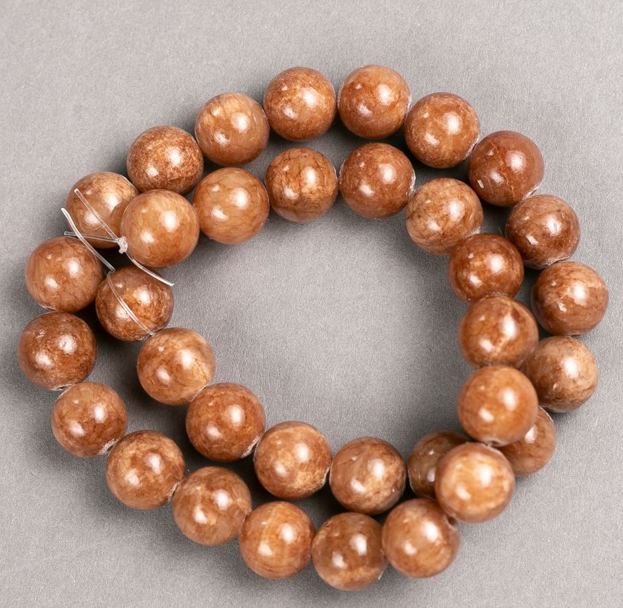 Koraliki Selenit (akryl sztuczny) na nici, gładkie kuleczki, średnica ok. 12,5 mm, długość 40 cm.