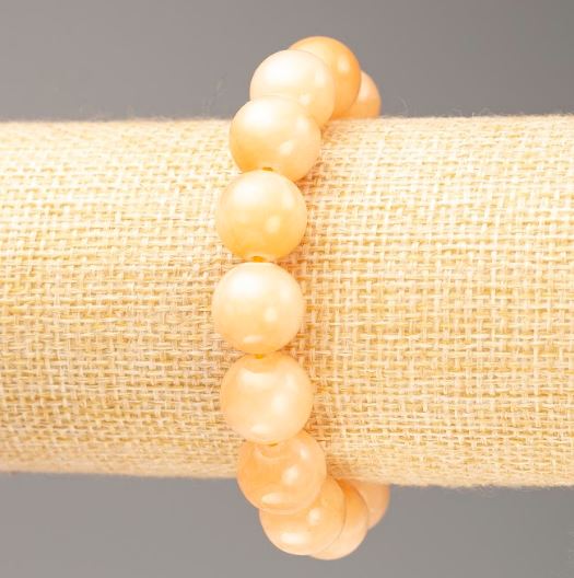 Bransoletka na gumce z sztucznego selenitu (gładka kulka), średnica około 12,5 mm, długość 18 cm