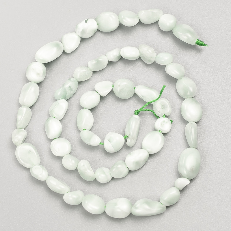 Koraliki z zielonego angelitu, fasetowane na nitkę, średnica 7×7 mm, długość 38 cm