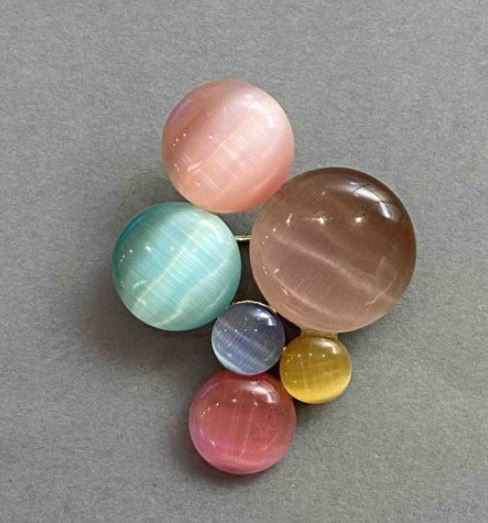 Broszka Akcent, kamień kocie oko, wielobarwny, srebrny metal 45×35 mm