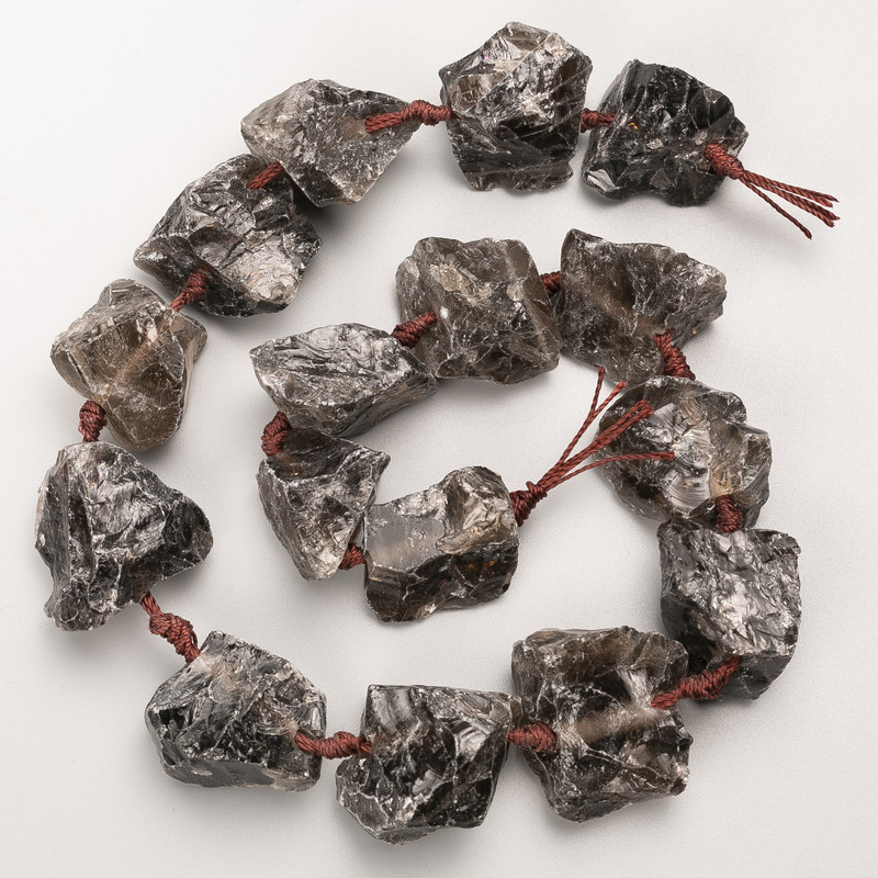 Koraliki z rauhtopazu — nieobrobiony naturalny kamień, na nitce ø 25×27 mm ±, długość 42 cm ±