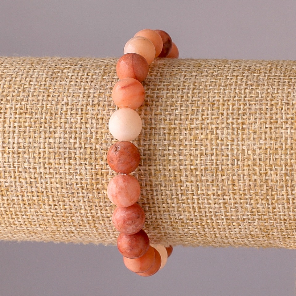 Bransoletka z selenitu na elastycznej gumce, gładkie kuleczki, średnica 8 mm, obwód 18 cm