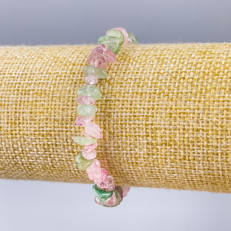 Bransoletka z kwarcu – asortyment naturalnych kamieni, drobinki o średnicy 7×3 mm, długość 18 cm (rozciągliwa)