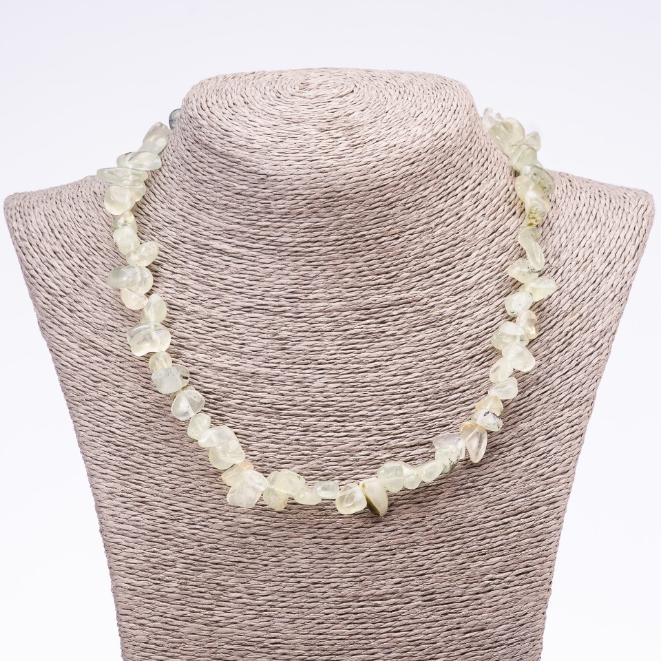 Naszyjnik z prenitu fasetowanego „motyl”, średnica 6×12 mm (+/-), długość 45–52 cm