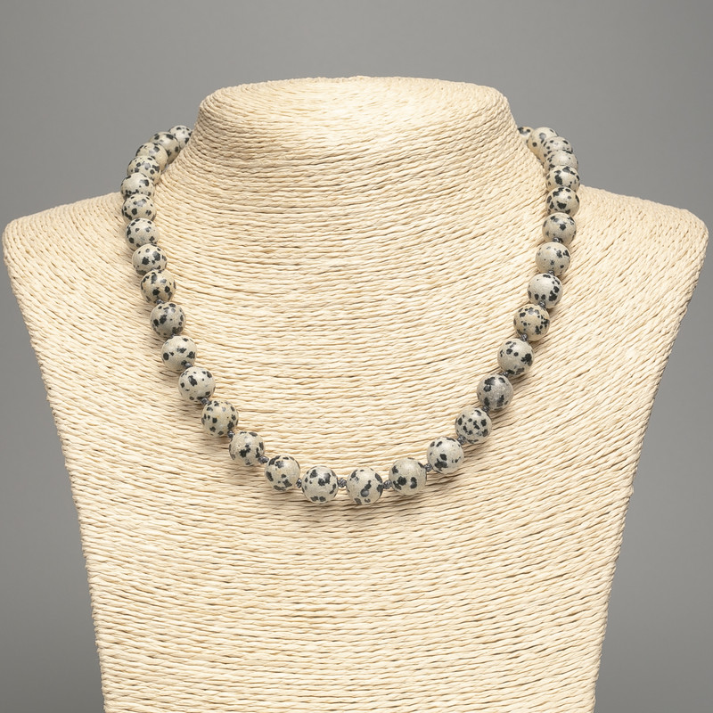 Naszyjnik z jaspisu dalmatyńskiego (sztuczny akryl) gładkie kuleczki, średnica 10 mm ±, długość 48 cm ±