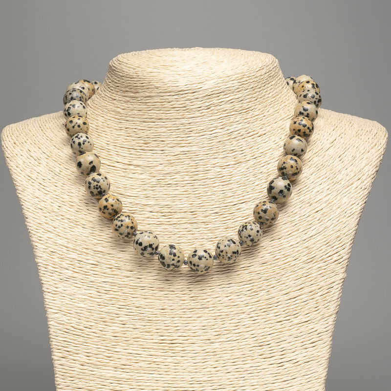 Naszyjnik z jaspisu dalmatyńskiego (akryl sztuczny) gładkie kuleczki, średnica 12,5 mm, długość 48 cm