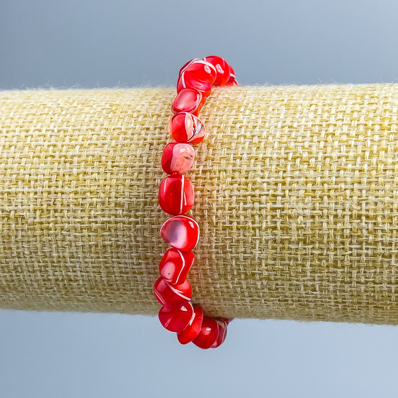 Bransoletka z czerwonej masy perłowej, koraliki typu galta, średnica 8×6 mm, długość 18 cm (rozciągana)