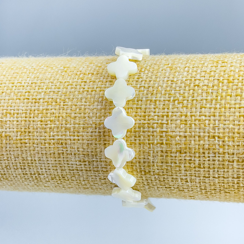 Bransoletka z masy perłowej w kształcie koniczyny, średnica 10×10×2, 5 mm ±, długość 18 cm (elastyczna)