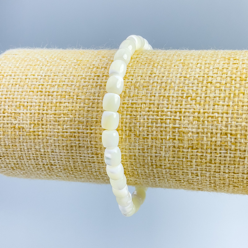 Bransoletka z masy perłowej w kształcie beczki, średnica 6×6 mm, długość 18 cm (elastyczna)