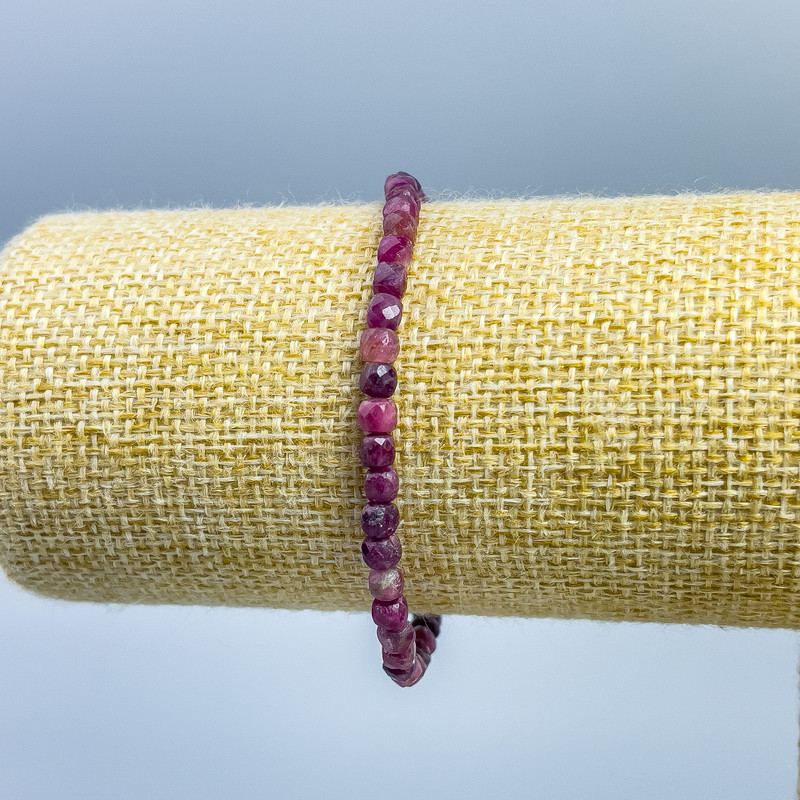 Bransoletka z turmalinu, naturalny kamień, fasetowane kostki o wymiarach 4×4 mm, długość 18 cm (rozciągana)