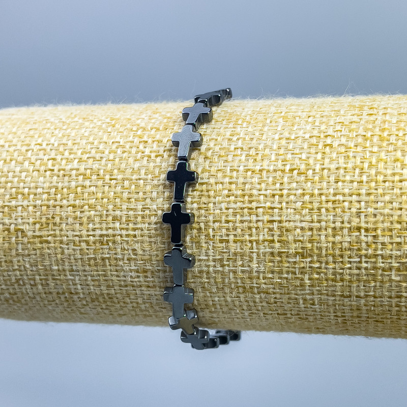 Bransoletka z hematitu w kształcie krzyża, średnica 8×6 mm, długość 18 cm (rozciągliwa)