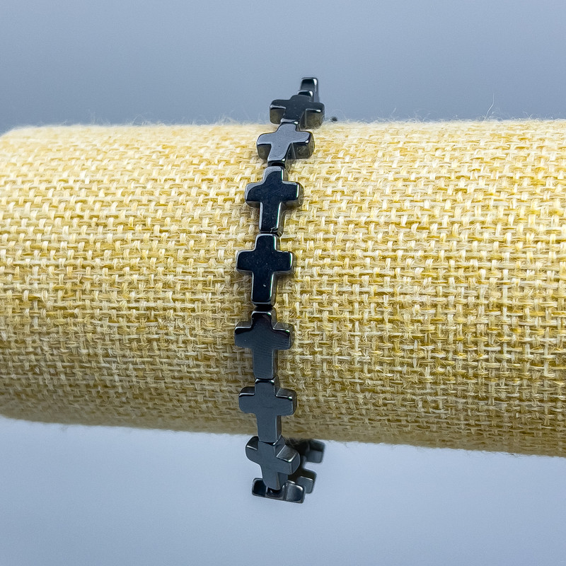 Bransoletka z hematitu w kształcie krzyży, średnica 10,5×8,5 mm, długość 18 cm (rozciągana)