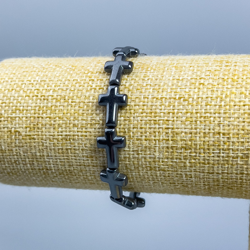 Bransoletka z hematytu w kształcie krzyża, średnica elementów 14×10 mm, długość 18 cm (rozciągliwa)