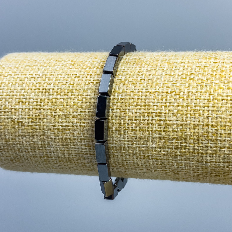 Bransoletka hematyt w formie prostokątów, 8×4 mm, długość 18 cm (rozciągana)
