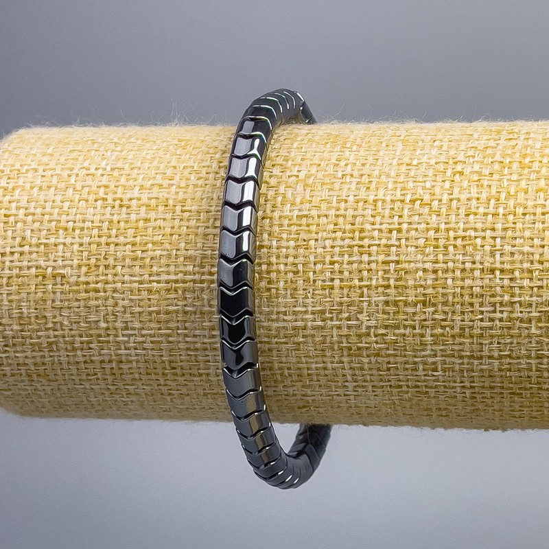 Bransoletka hematytu «Zygzak», średnica 5×6 mm, długość 18 cm (elastyczna)