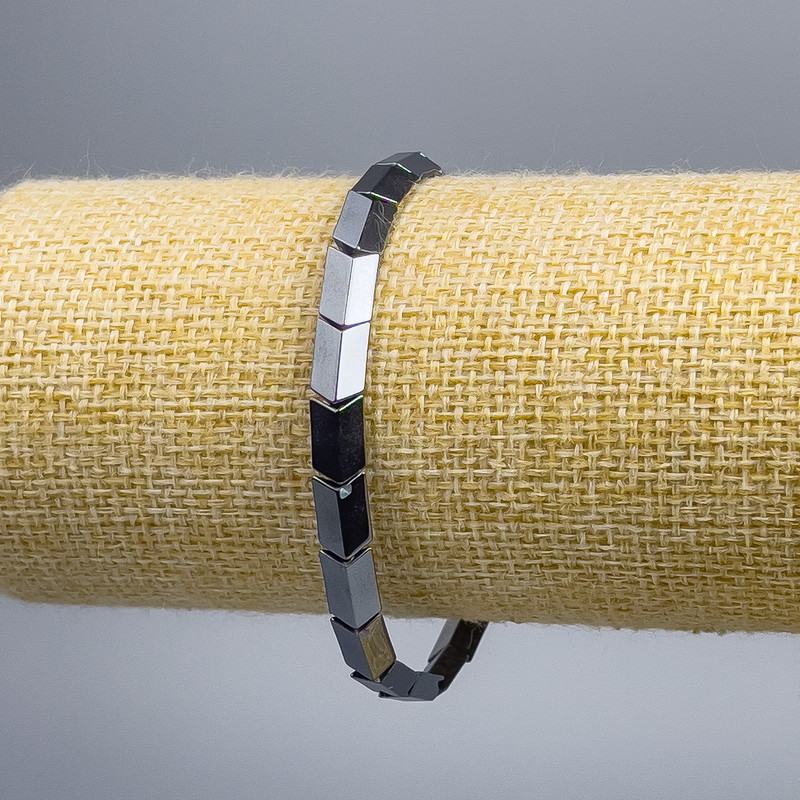 Bransoletka z hematytu – strzałka, średnica 6×10×3 mm, długość 18 cm (elastyczna)