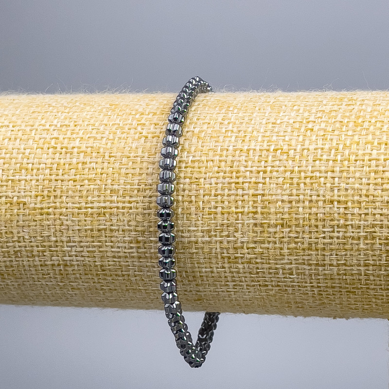 Bransoleta Hematyt Kwiat, średnica ok. 4×3 mm, długość 18 cm (elastyczny)