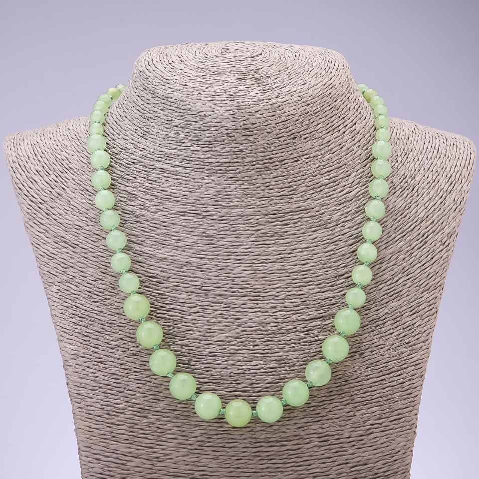 Naszyjnik z onyksu, średnica koralików 6–10 mm, długość 47 cm, węzłowe nawlekanie