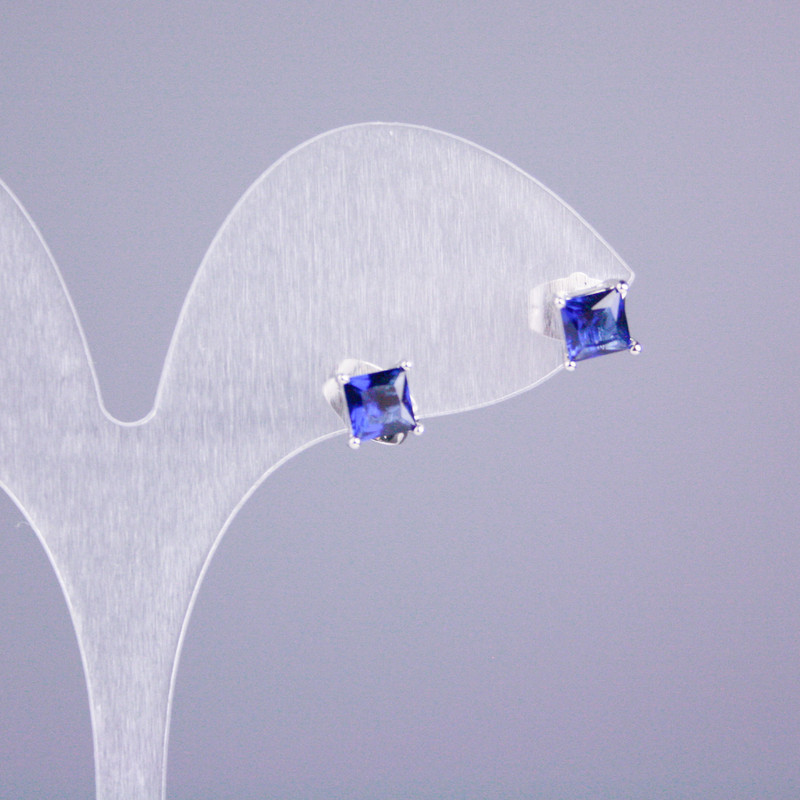 Kolczyki wkrętki Xuping rodowane z niebieskim kamieniem, kwadratowe 5×5 mm, długość 16 mm