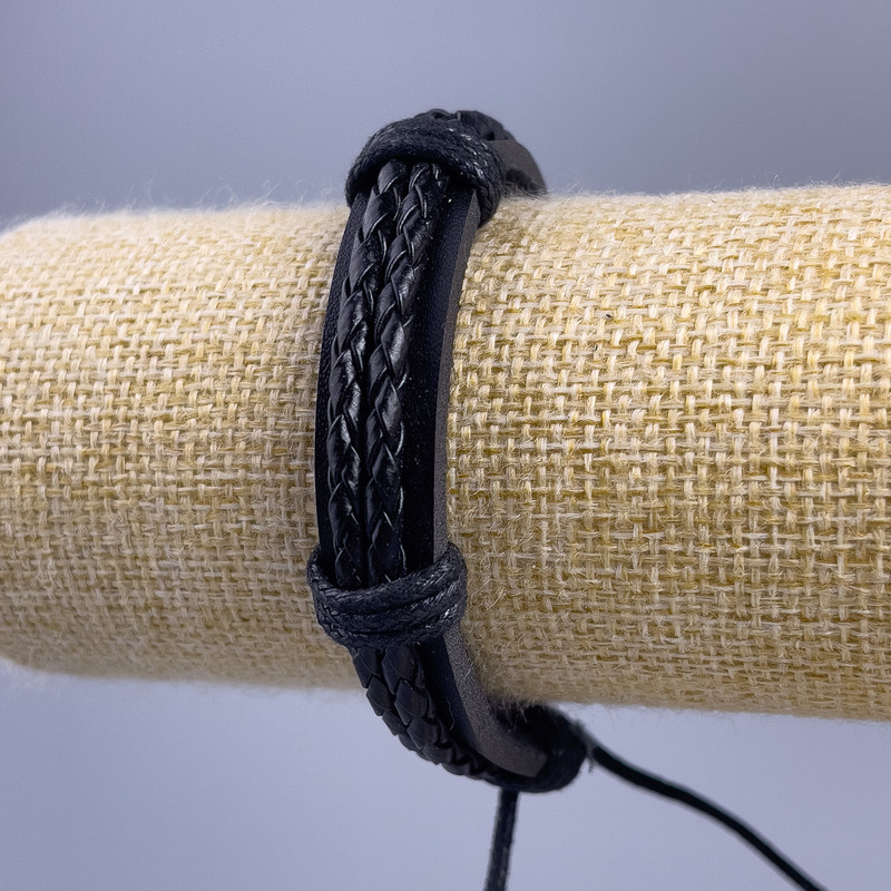 Bransoleta, długość 18–25 cm, grubość 12 mm, eko-skóra, kolor czarny, na zapięciu