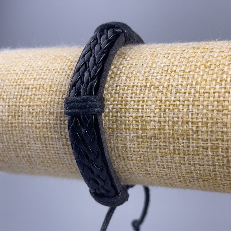 Bransoletka, długość 18–25 cm, grubość 12 mm, ekoskóra, kolor czarny, na zapięciu