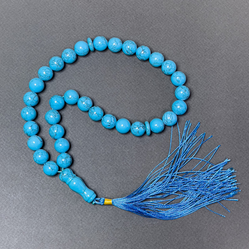 Czotki z turkusem (prasowane) gładkie kuleczki o średnicy około 12 mm, 33 koraliki, z wstawkami turkusu