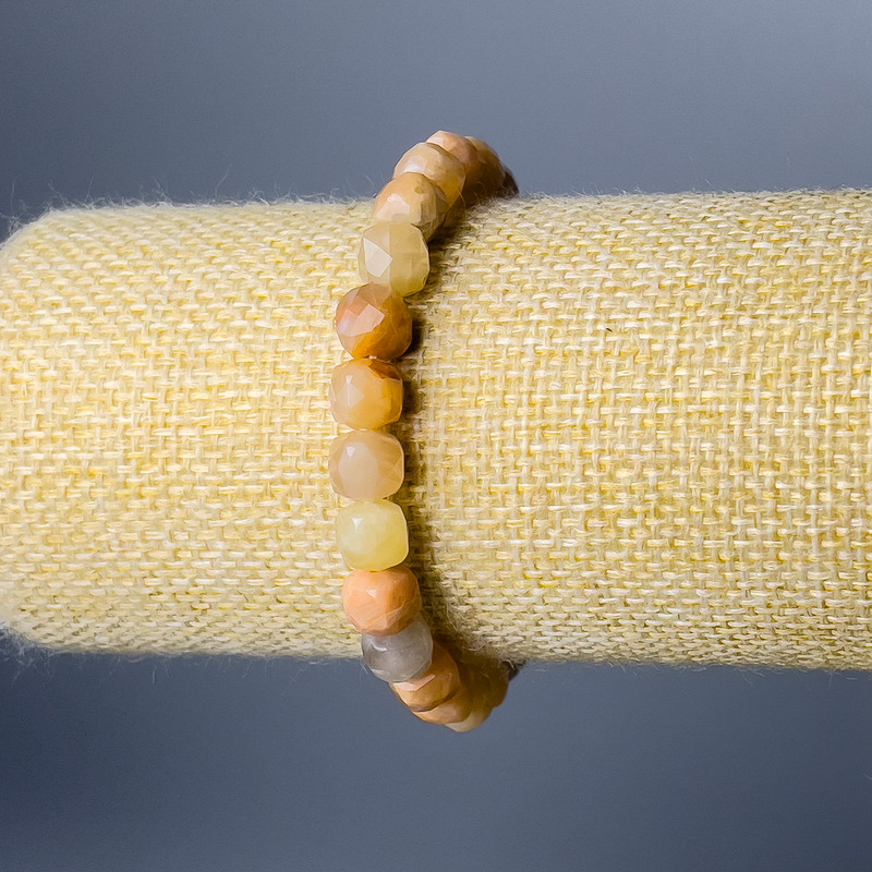 Bransoletka z selenitu, naturalny kamień, fasetowane kostki, średnica 7,5 mm, długość 18 cm (rozciągana)