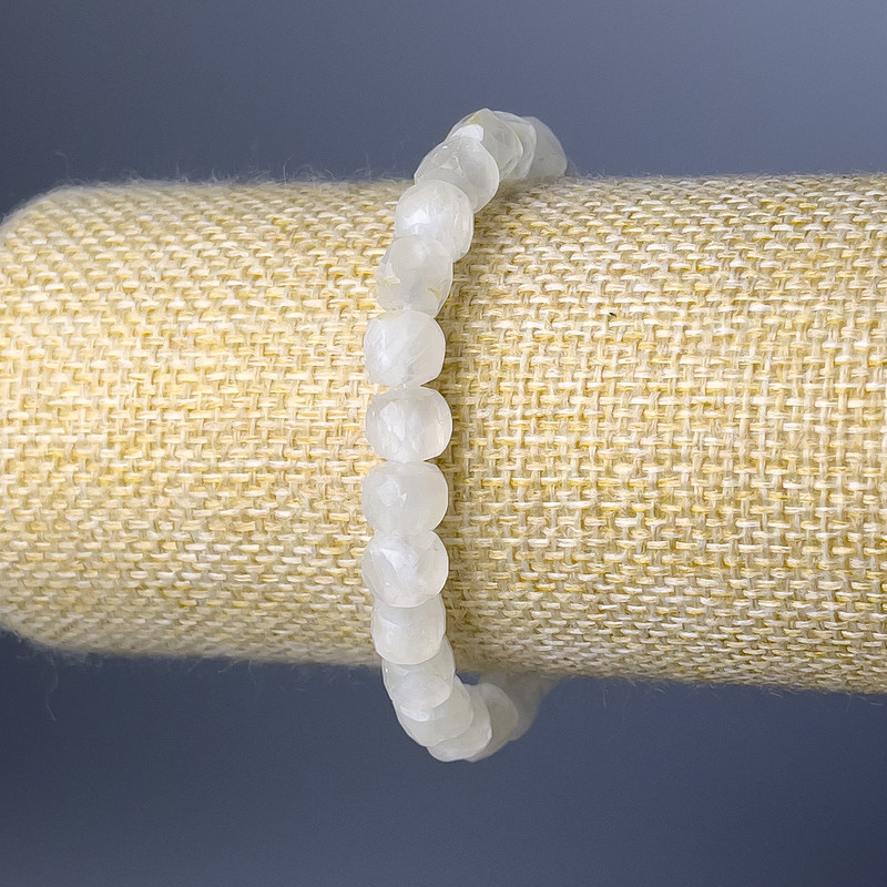 Bransoletka z kryształu górskiego, fasetowane kostki o średnicy 7,5 mm, długość 18 cm (elastyczna)