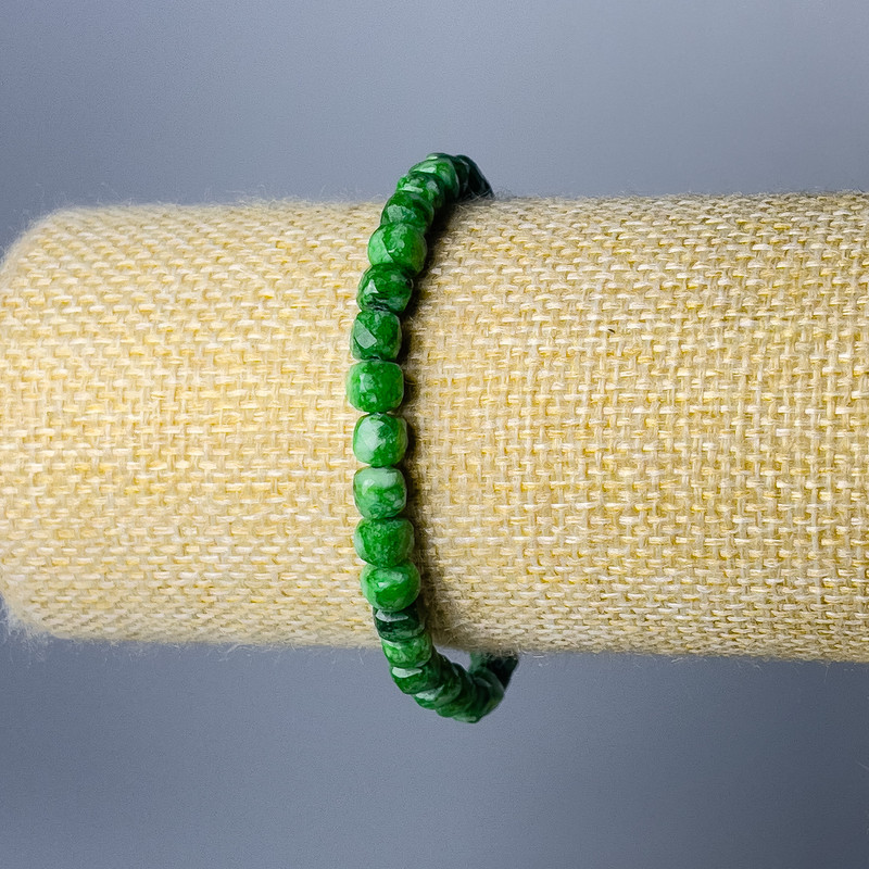 Bransoleta z chryzoprazem, fasetowane kostki, średnica 5,5 mm, długość 18 cm (rozciągana)