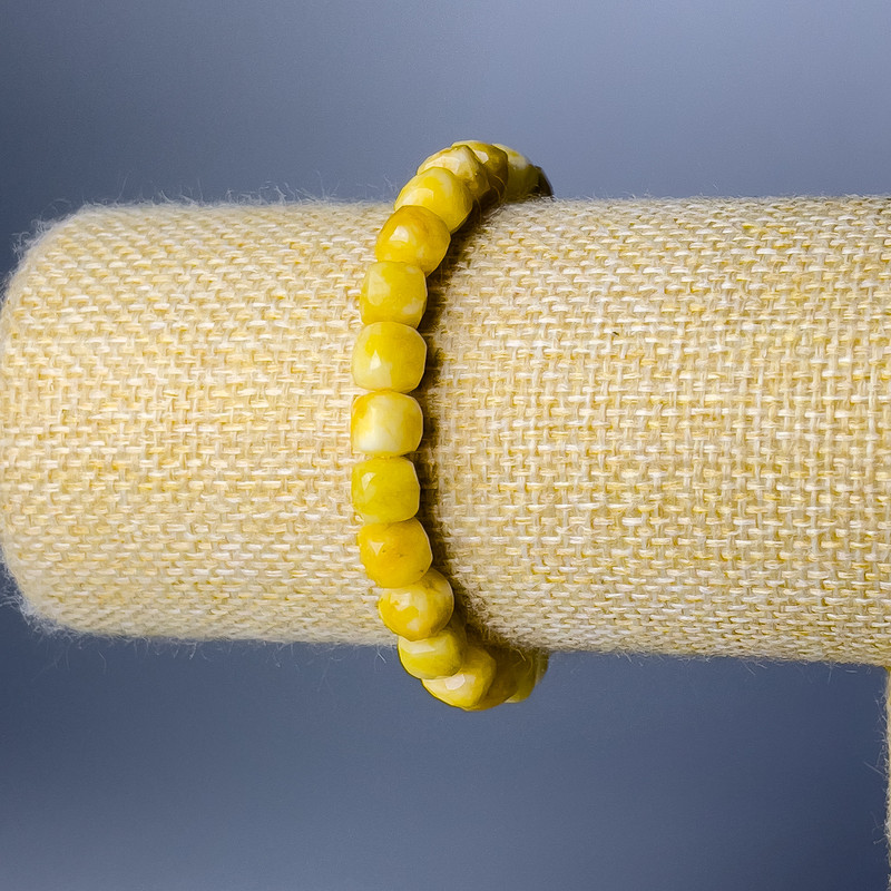 Bransoletka z żółtego jadeitu, naturalny kamień, fasetowane kostki o średnicy 7 mm, długość 18 cm (elastyczna)