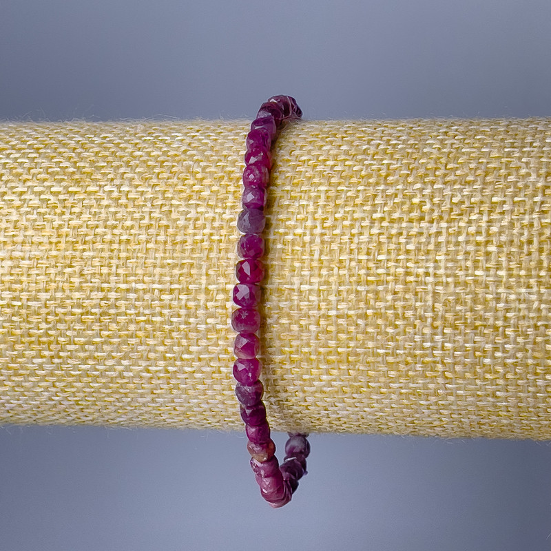 Bransoletka z turmalinu, fasetowane kostki o średnicy około 4 mm, długość 18 cm (rozciągana)