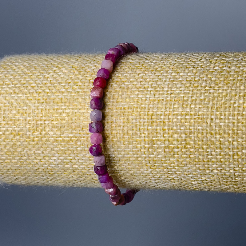 Bransoletka z turmalinu, naturalny kamień, fasetowana kostka, średnica 4 mm, długość 18 cm (elastyczna)