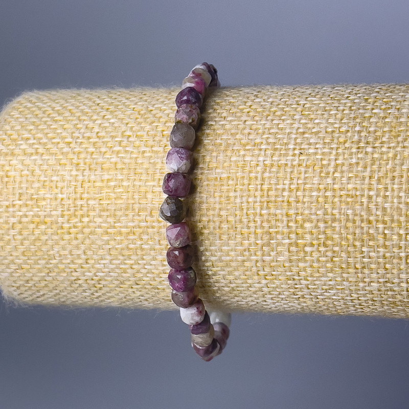 Bransoletka z naturalnego turmalinu, fasetowany kubik, średnica 5 mm, długość 18 cm (rozciągana)