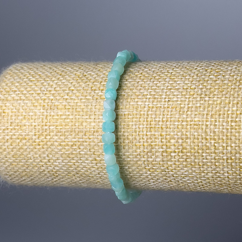Bransoletka z amazonitu, granowane kostki 4 mm, długość 18 cm (elastyczna)