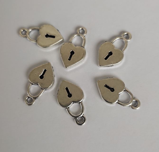Zapięcie w kształcie serca, średnica 10×18 mm, opakowanie 20 g, 16 szt. (+-)