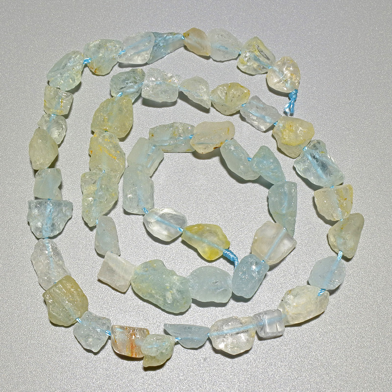 Koraliki z kryształu górskiego i akwamarynu, naturalny nieoszlifowany kamień galetowy, średnica 6×8 mm ±, długość ok. 40 cm na nitce