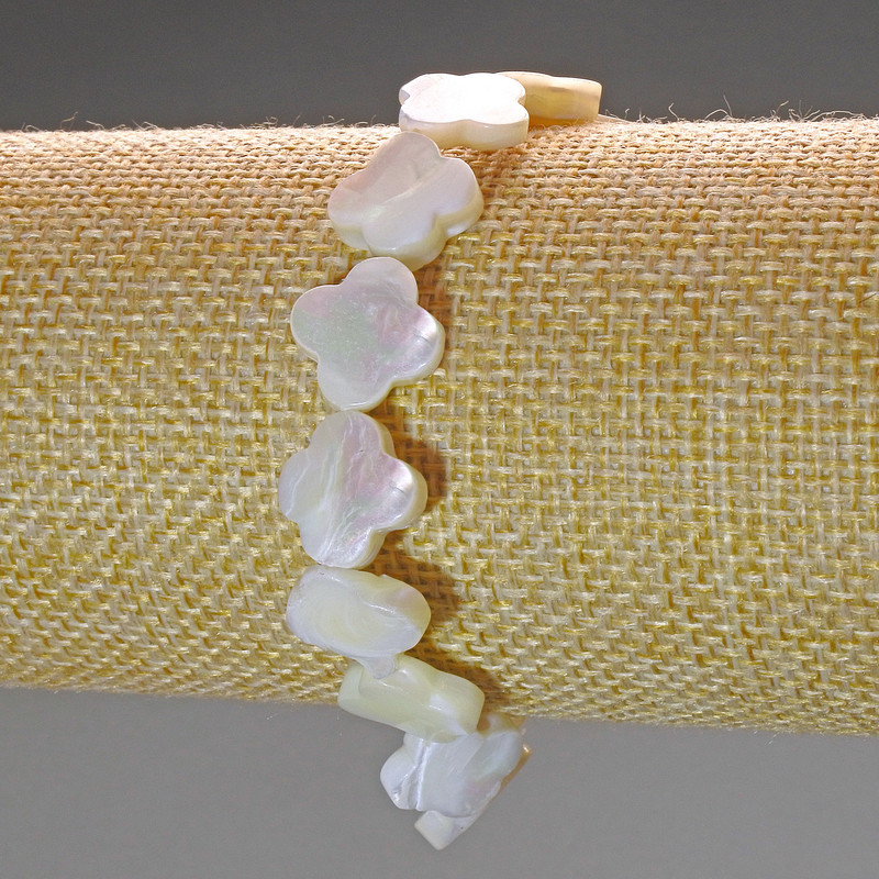 Bransoletka z masy perłowej w kształcie koniczyny, średnica 12×3 mm, długość 18 cm (elastyczna)