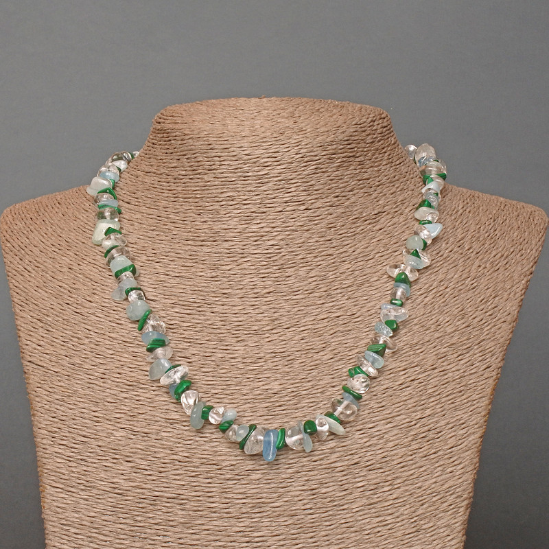 Naszyjnik z mieszanki naturalnych kamieni, drobinki o średnicy 7×3 mm, długość 48 cm