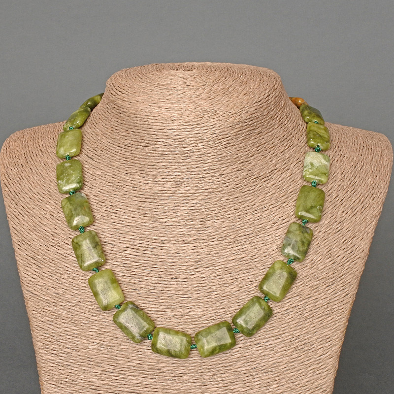 Naszyjnik z jadeitu prostokątny 48 cm